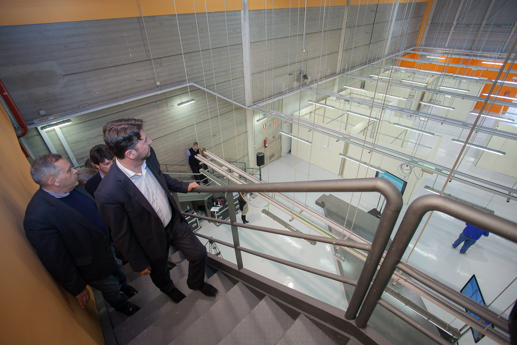 El presidente del Cabildo, Carlos Alonso, durante su visita al espacio de coworking de la Dársena Pesquera
