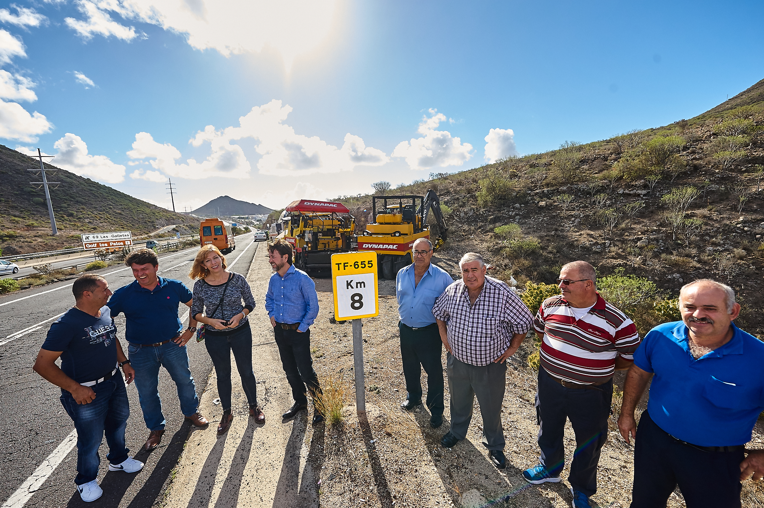 Presidente y directora insular de Carreteras visitan inicio mejora asfaltado de la carretera de Arona