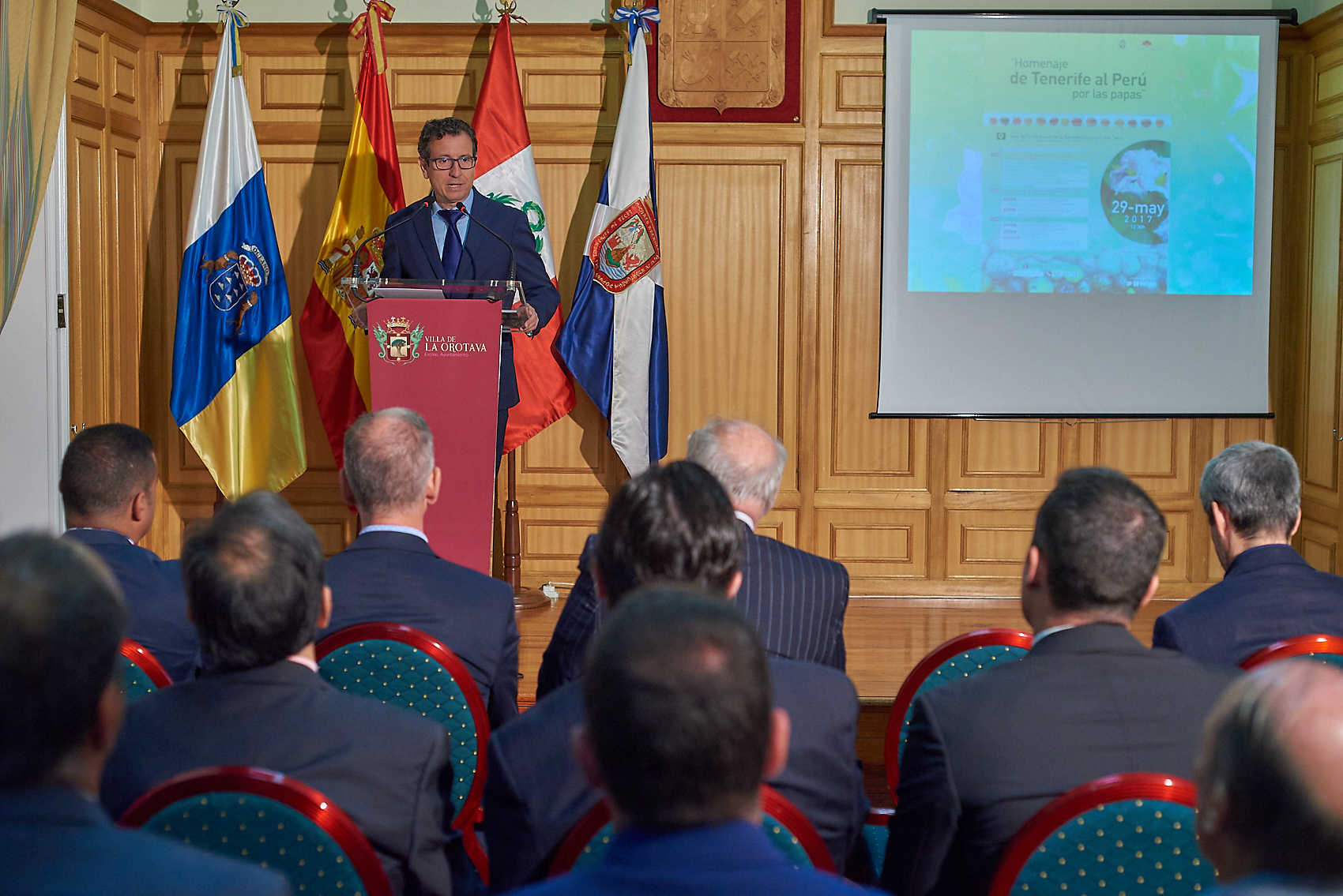 El consejero Jesús Morales se dirige a los asistentes durante el acto celebrado en el Liceo Taoro de La Orotava