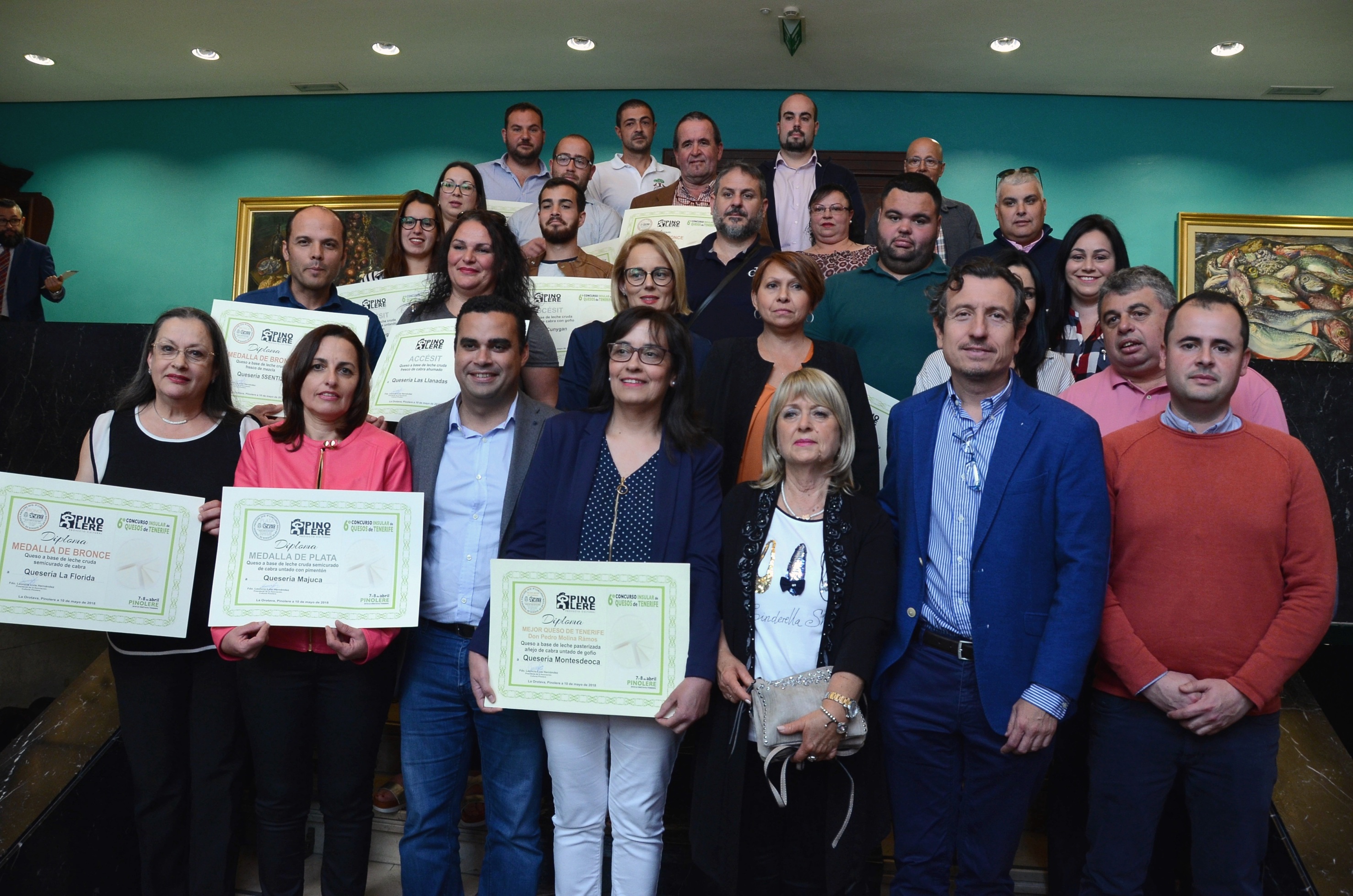 Foto de familia de los premiados