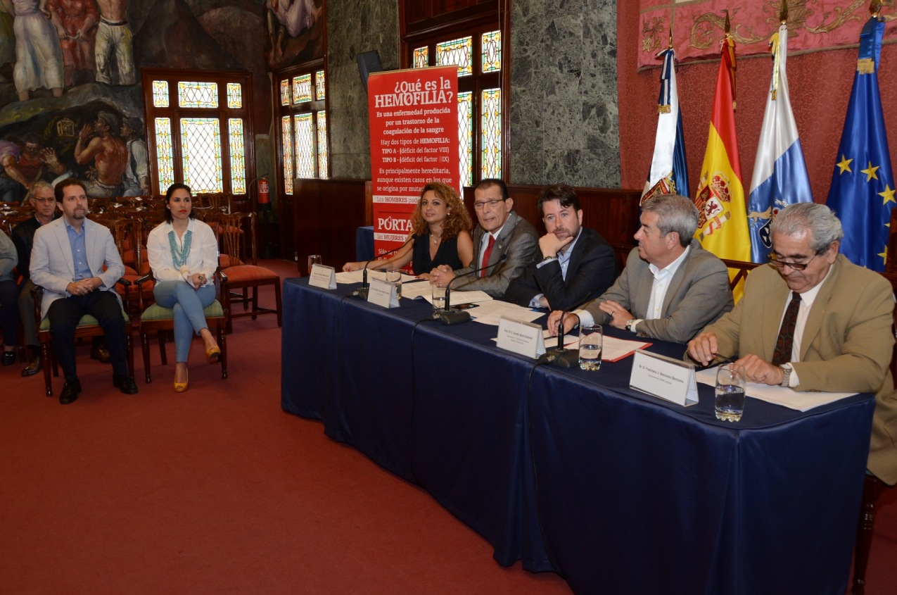 Los representantes del Cabildo, AHETE y CERMI junto a los ganadores de los X Premios Canarias Marcos Gutiérrez