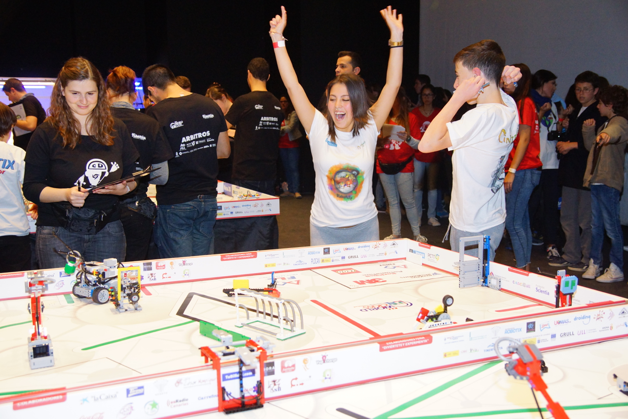 Participantes en la First Lego League consiguen culminar uno de los desafíos del concurso