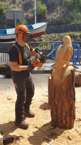 Demostración de escultura con motosierra