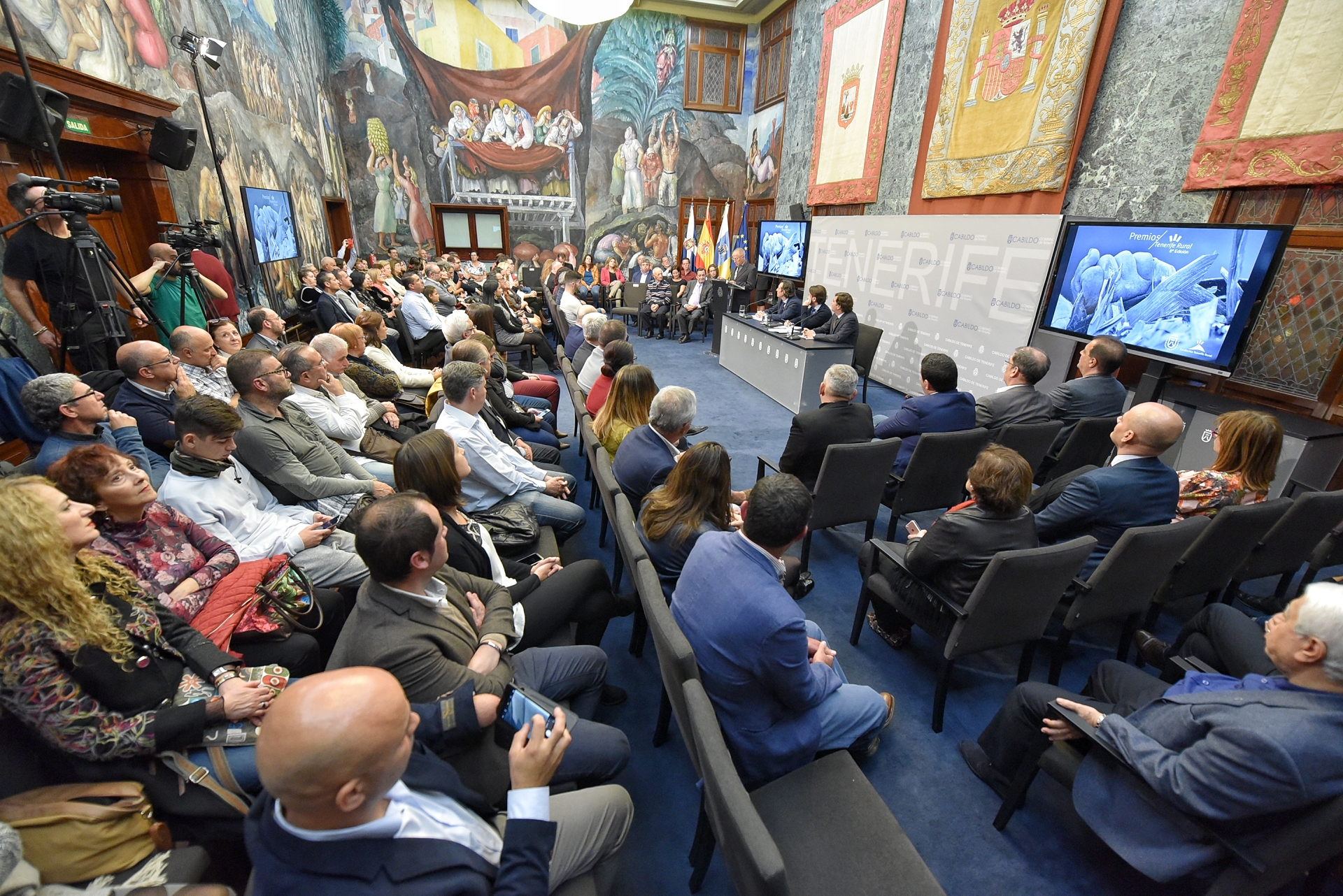 Imagen del público asistente al acto celebrado en el Salón Noble del Cabildo