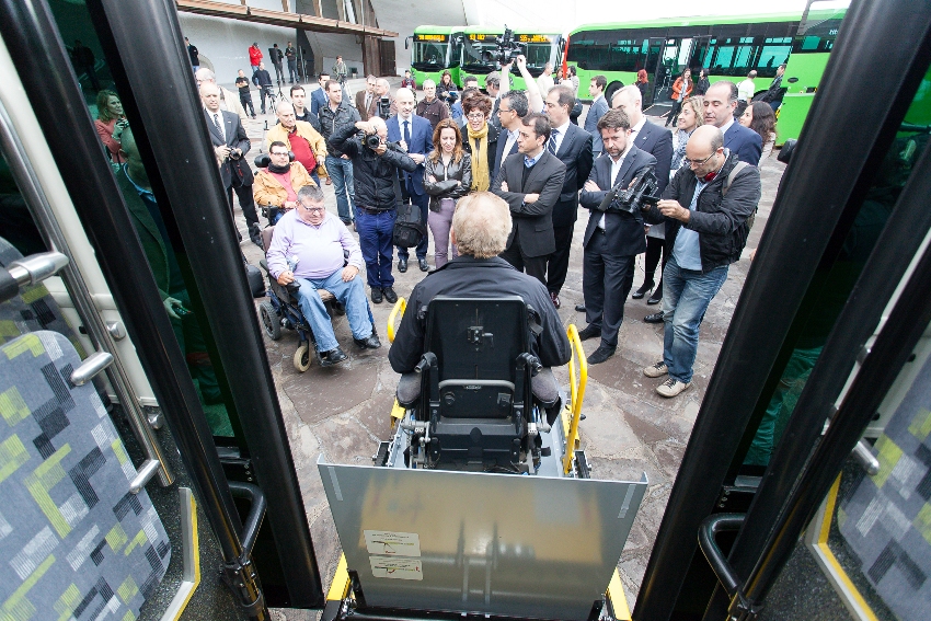 Los nuevos vehículos de Titsa incorporan los avances en accesibilidad y sostenibilidad