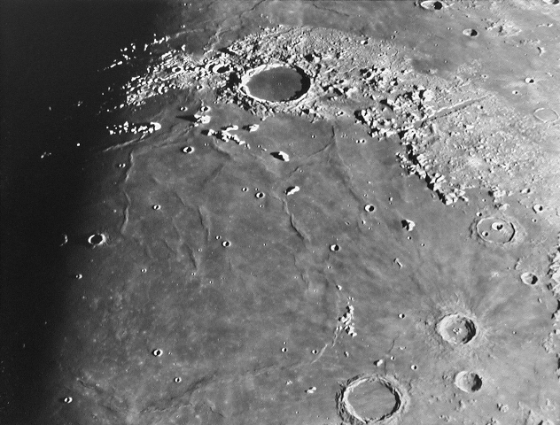 Imagen de un planeta visto a través de un telescopio